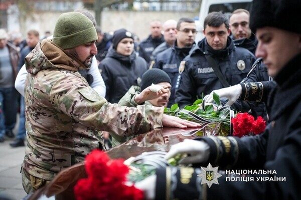 Погиб на востоке Украины: в Одессе простились с полицейским Николаем Яковецким