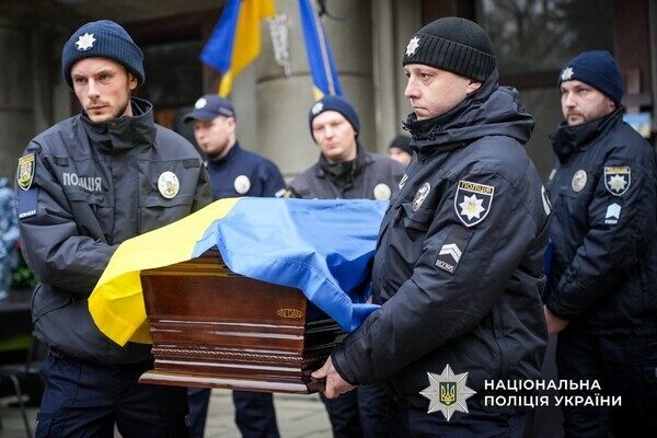 Погиб на востоке Украины: в Одессе простились с полицейским Николаем Яковецким