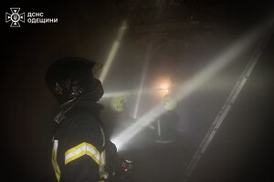 В центре Одессы горела квартира: пострадала женщина, среди спасенных ребенок В центре Одессы горела квартира: пострадала женщина, среди спасенных ребенок