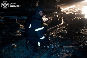 Загорелся промышленный объект: последствия ночной атаки БпЛА на Одессу Загорелся промышленный объект: последствия ночной атаки БпЛА на Одессу