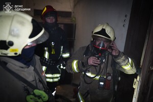 В центре Одессы горела квартира: пострадала женщина, среди спасенных ребенок В центре Одессы горела квартира: пострадала женщина, среди спасенных ребенок