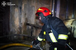 В центре Одессы горела квартира: пострадала женщина, среди спасенных ребенок В центре Одессы горела квартира: пострадала женщина, среди спасенных ребенок