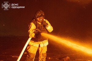 Загорелся промышленный объект: последствия ночной атаки БпЛА на Одессу Загорелся промышленный объект: последствия ночной атаки БпЛА на Одессу