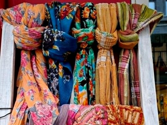 Секрети вибору шарфа на весну: деякі нюанси можуть вас здивувати