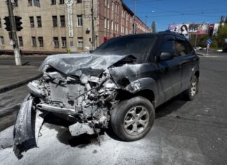 Столкнулся с тремя автомобилями: в Одессе в ДТП с участием военного пострадал человек