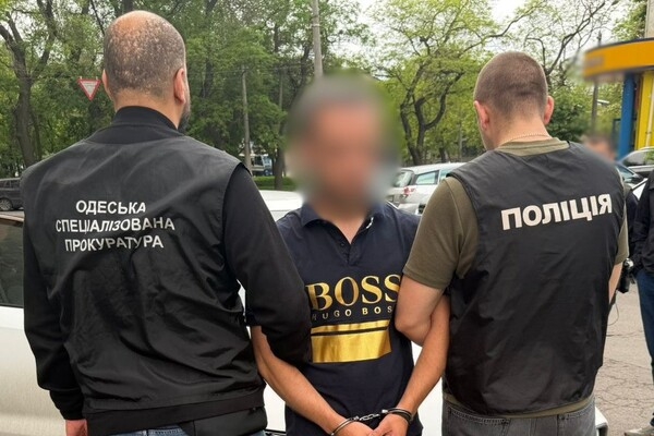Торговля бронированием: в Одессе задержали военнослужащего Торговля бронированием: в Одессе задержали военнослужащего
