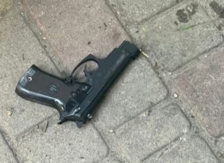 В Одессе мужчина угрожал прохожим и устроил стрельбу